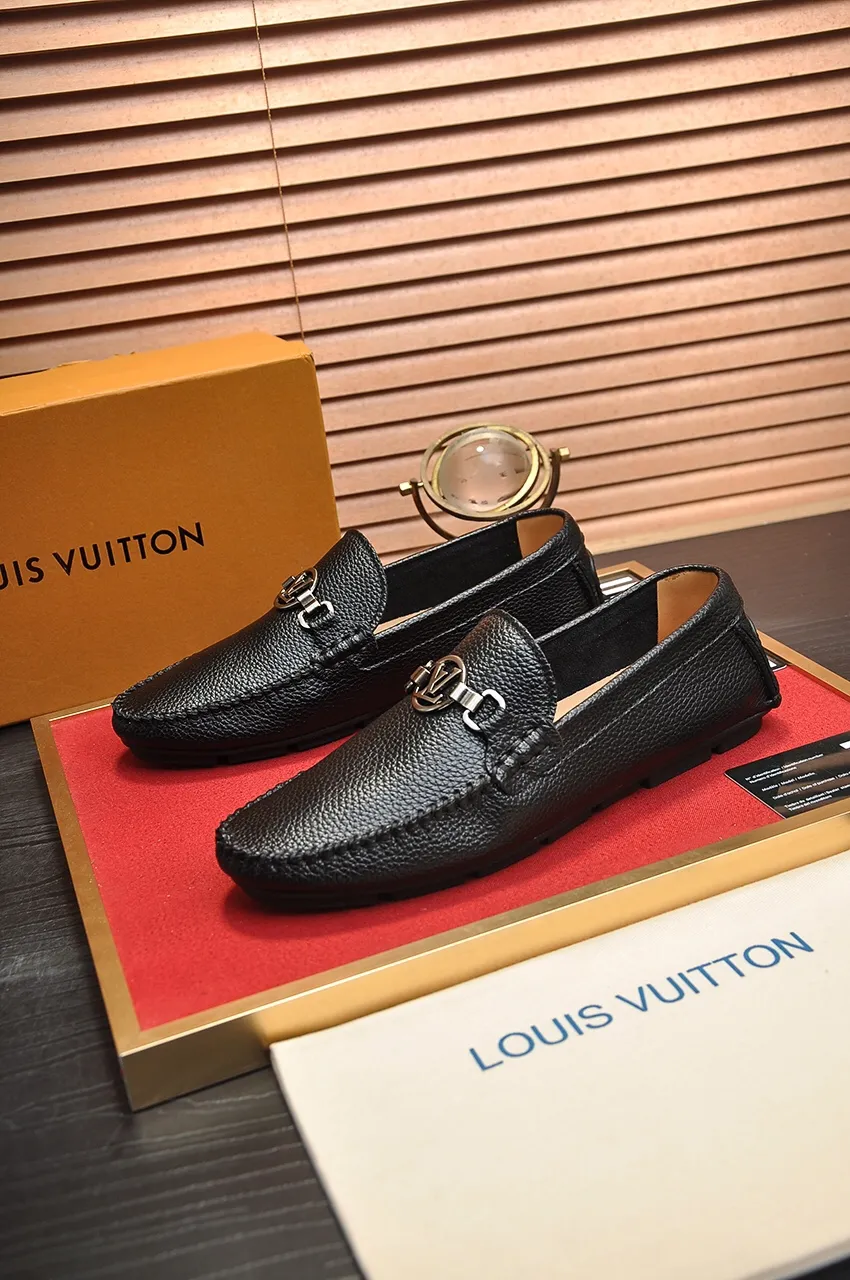 Men's men's shoes 💰420💶 [LV Doudou shoes] (water-dyed cowhide lining) new model is on the market, available on the official website. The new Doudou shoes are processed into single-color materials, and the uppers are made of imported horsehide leather. The body of the shoe is fully hemmed with mark thread, and is lined with imported original cowhide leather. The elegant shoe shape is super suitable for all-matching, and the size is 38-44.